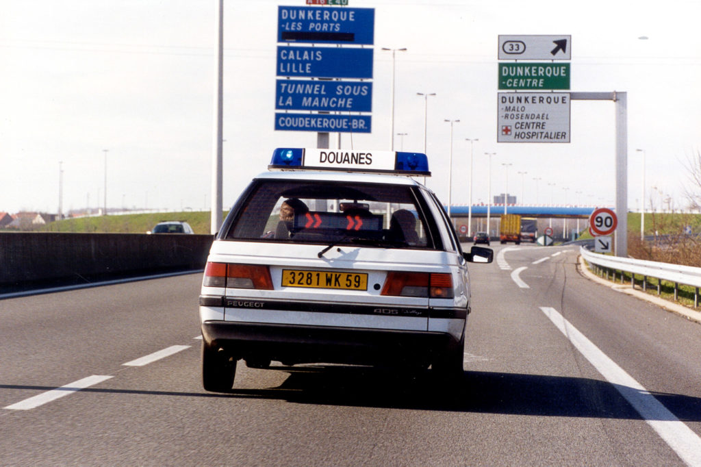 405 Peugeot sur route T1701236FR